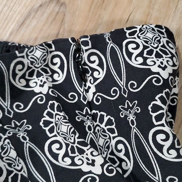 🔹️Ann Taylor Black & Cream Floral Print Silk Skirt Petite 8 - Picture 5 of 11